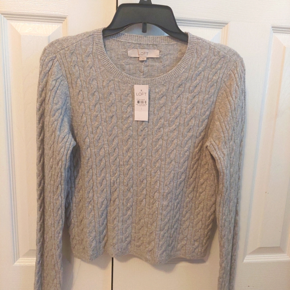 LOFT NWT Women's Light Gray Cable Knit Sweater.
